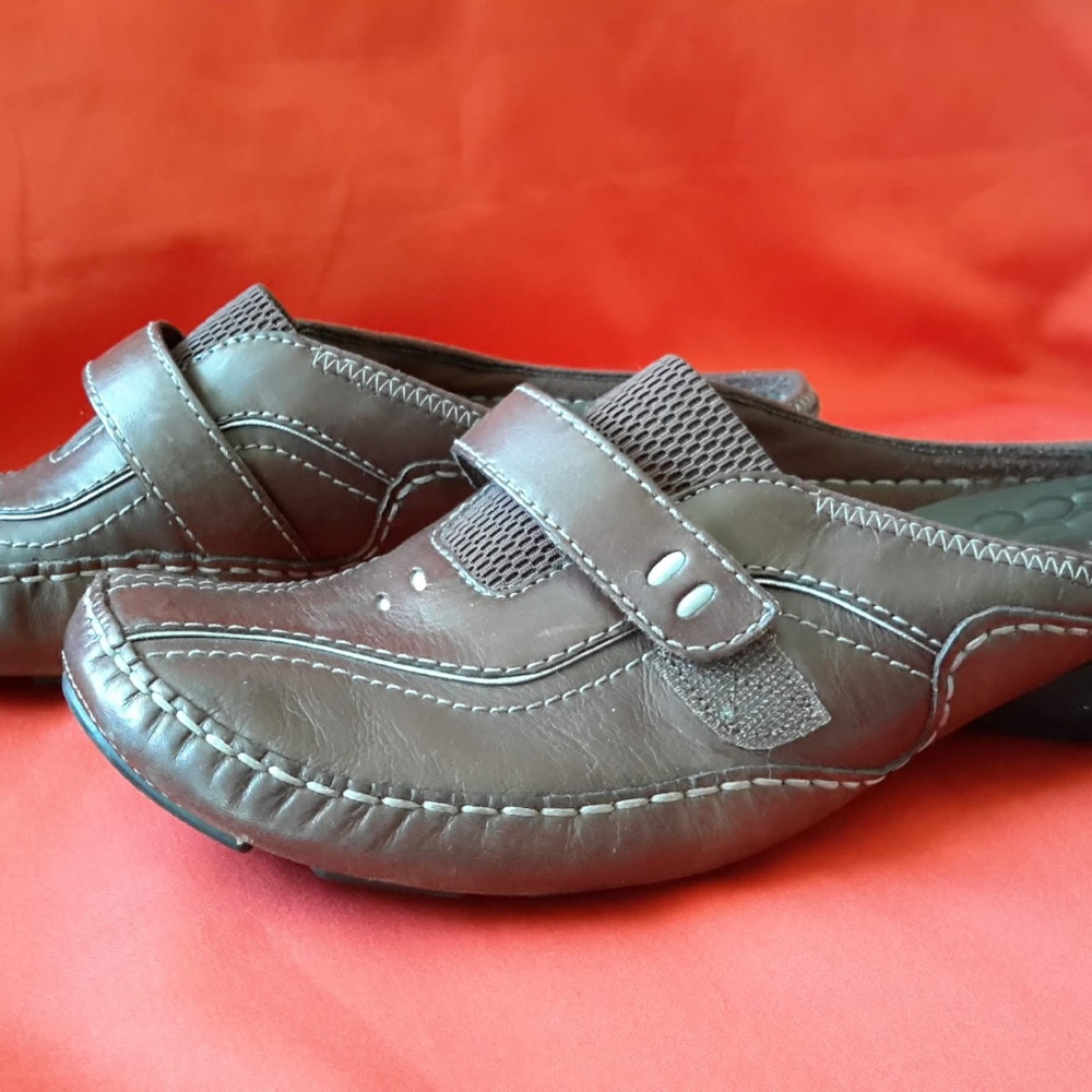 Pr!vo by Clarks Brown Leather Clogs Size 8M